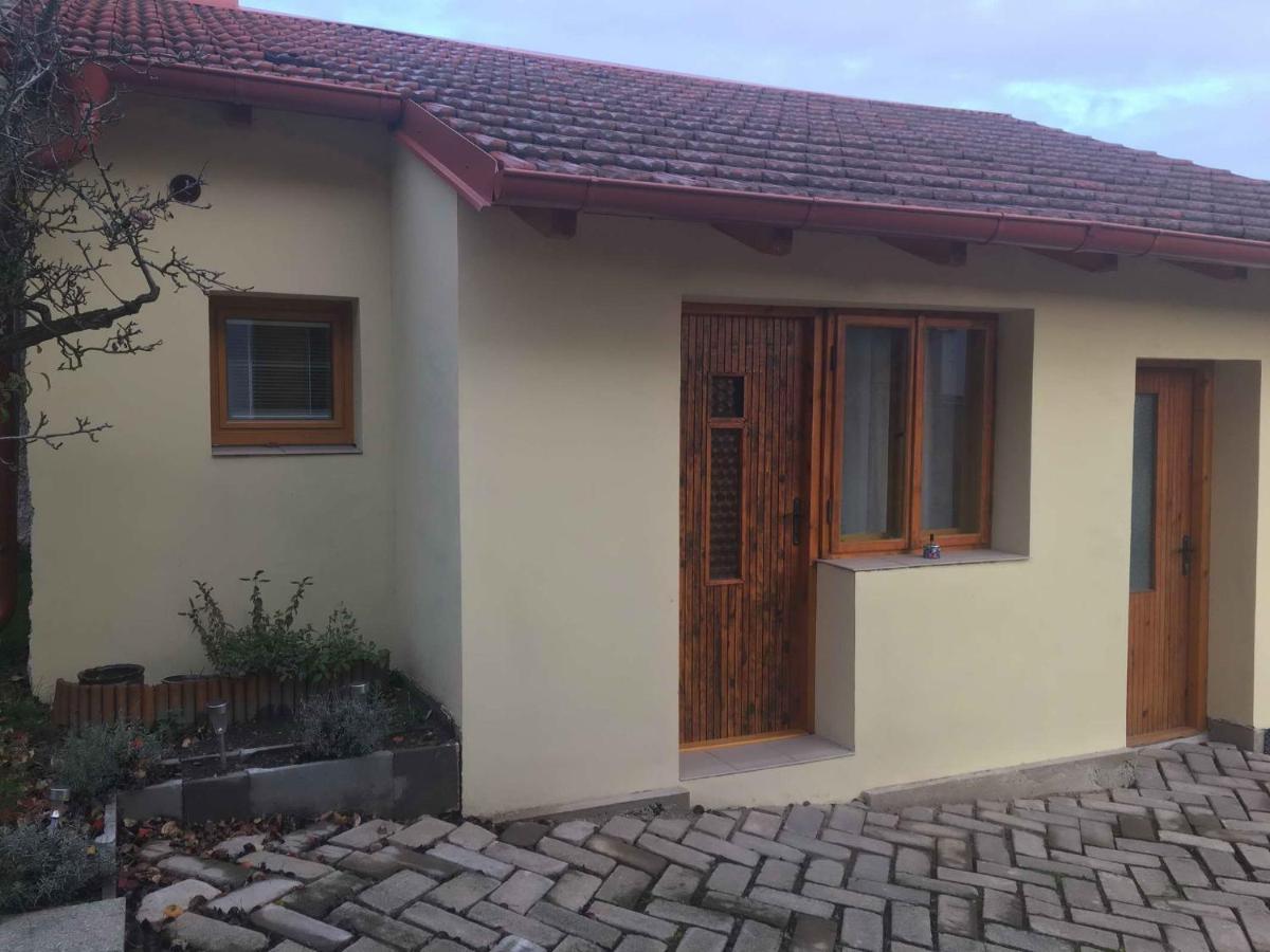 Male Utulne Studio S Koupelnou A Kuchynkou Svinarov Dış mekan fotoğraf