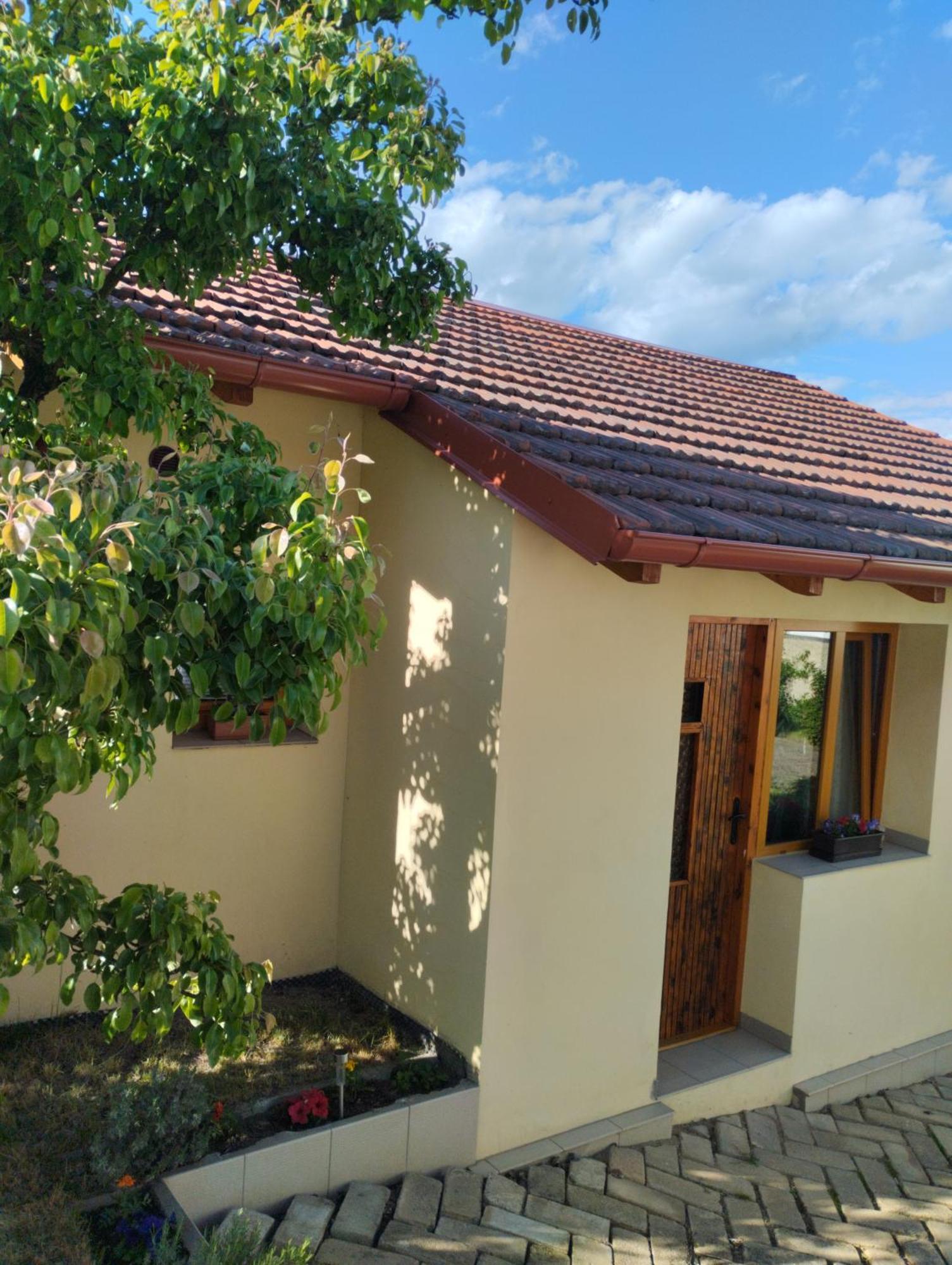 Male Utulne Studio S Koupelnou A Kuchynkou Svinarov Dış mekan fotoğraf